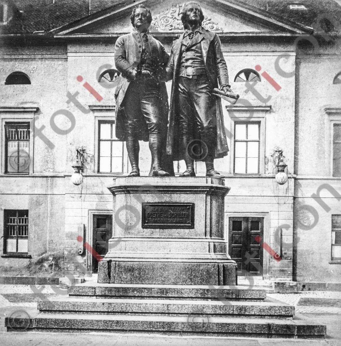 Goethe-Schiller-Denkmal | Goethe-Schiller monument (simon-156-090-sw.jpg)